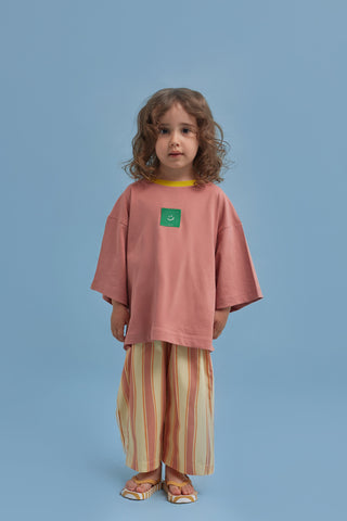 Pembe Büyük Boy Gülümseme Tişörtü